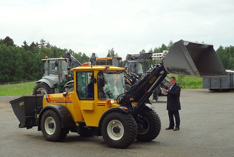 “Полевые испытания” многофункциональной коммунальной машины “Lännen Lundberg 4200Ls