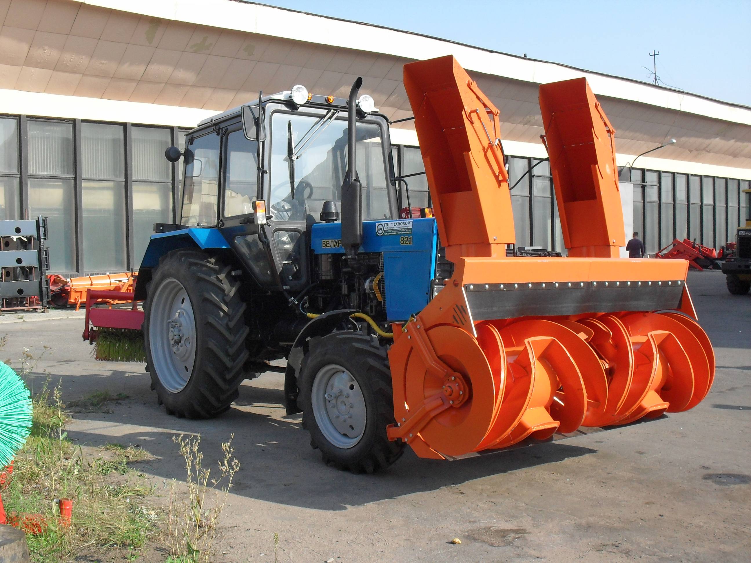 Снегоочиститель фрезерно-роторный СУ-2.1